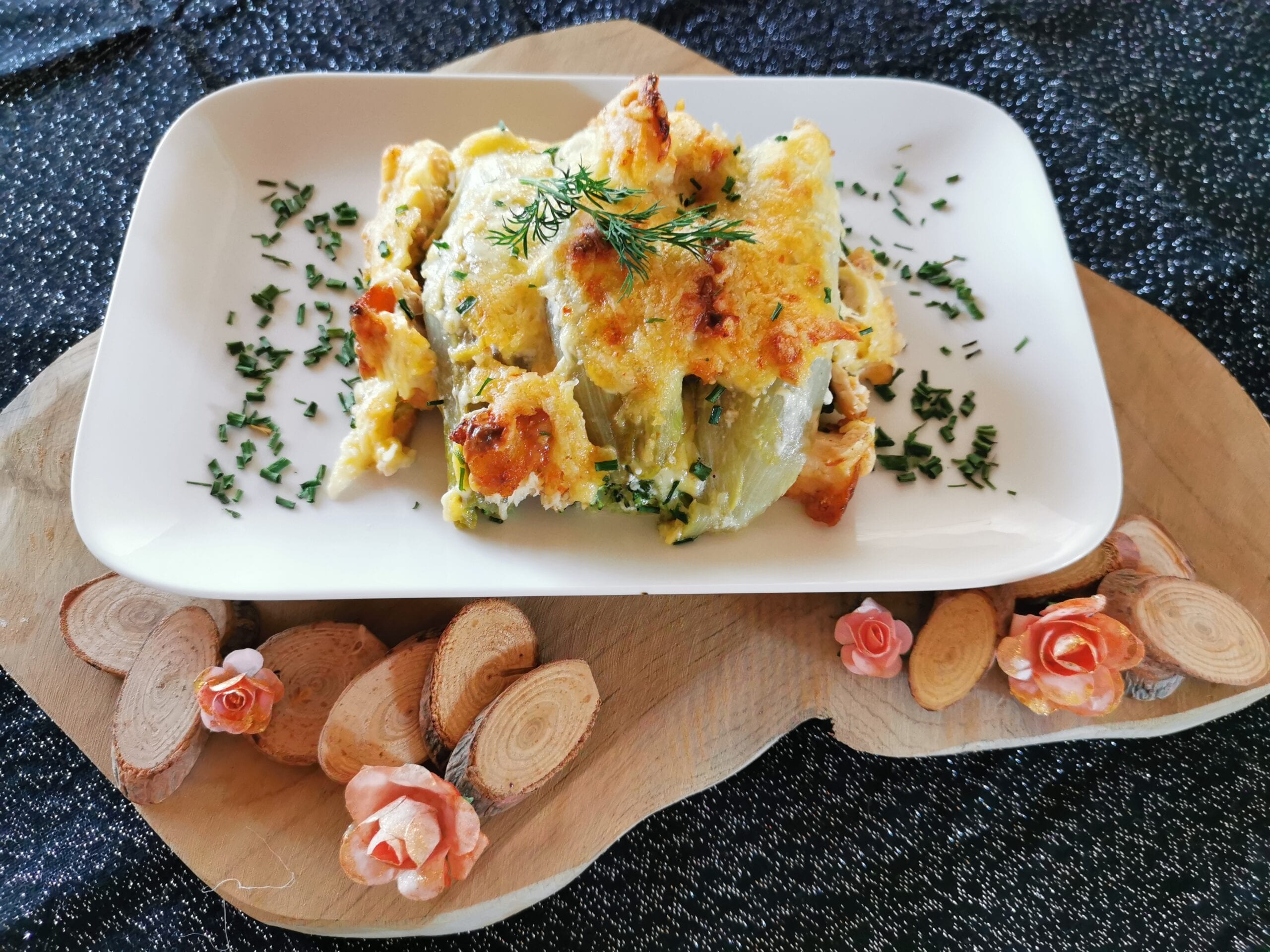 Recept: Ovenschotel met witlof, broccoli en zalm in een heerlijk romige saus!