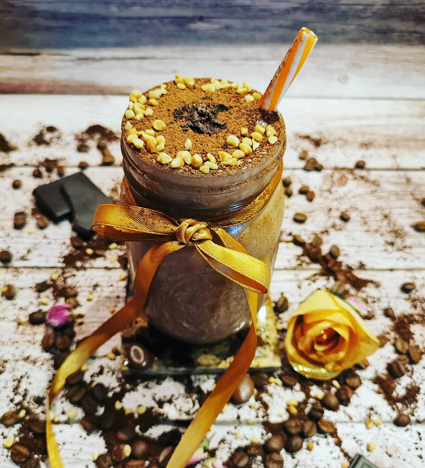Recept: Biologische Koffie-chocolade shake met een vleugje pindakaas