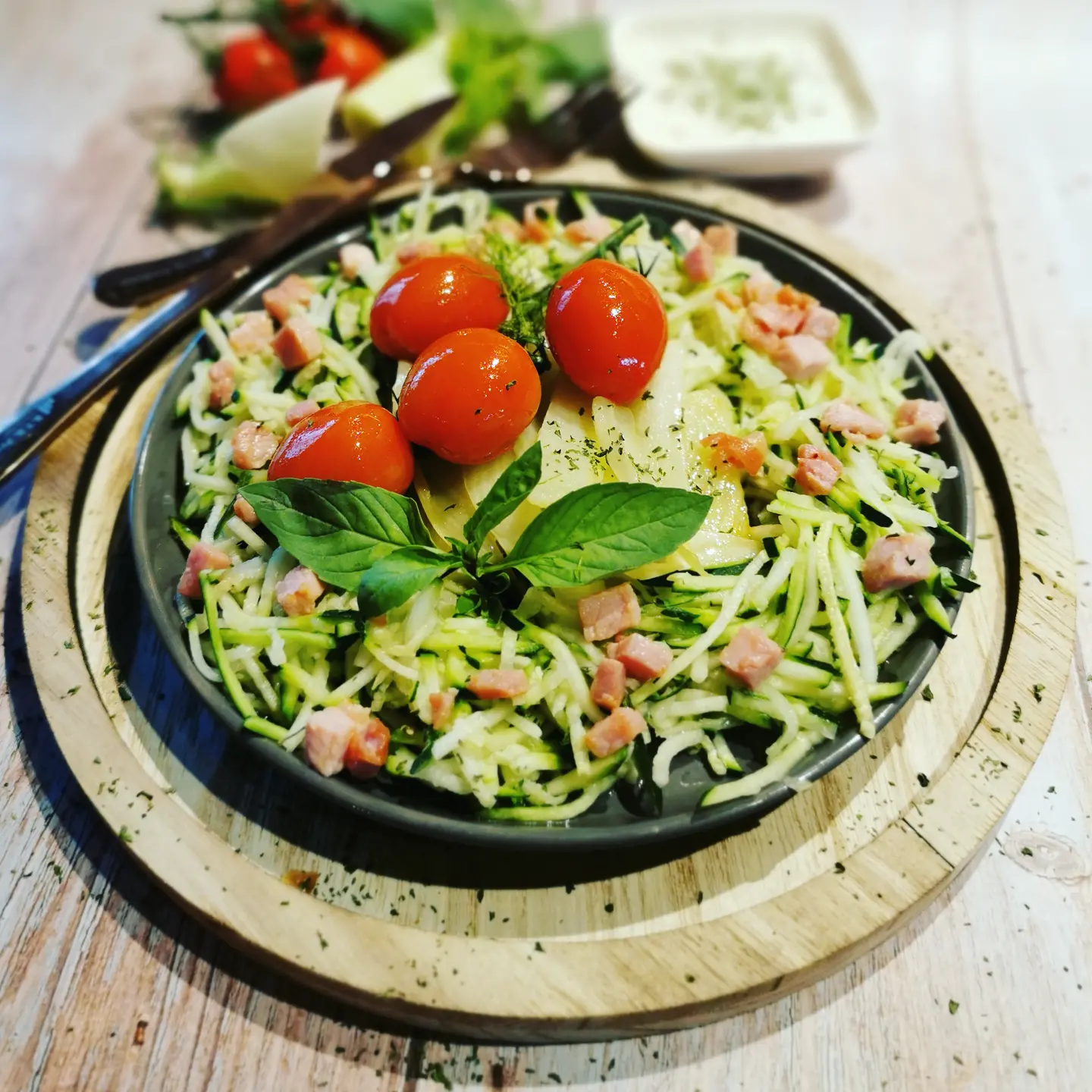 Recept: Courgetti met venkel, spek en karnemelksaus