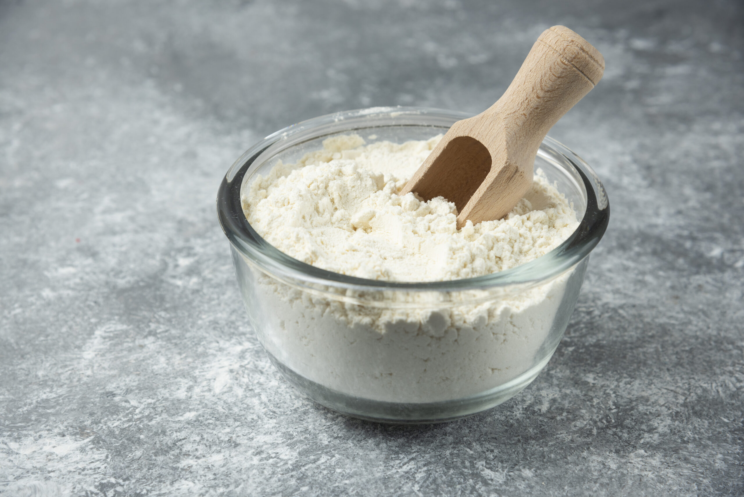 Melkpoeder in poedervorm als lang houdbaar zuivelproduct voor koken, bakken en industriële toepassingen